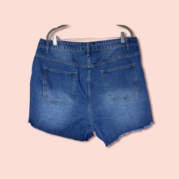 Plus Ripped Raw Hem Denim Shorts 2XL - Picture 2 of 4